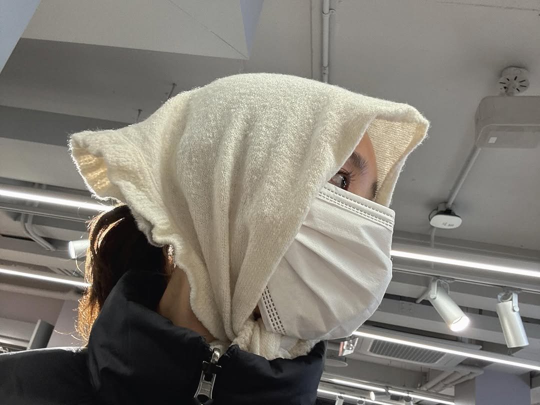 Photo by 차주영 Cha Joo Young on December 27, 2025. May be an image of face mask, parka, cloak and text.