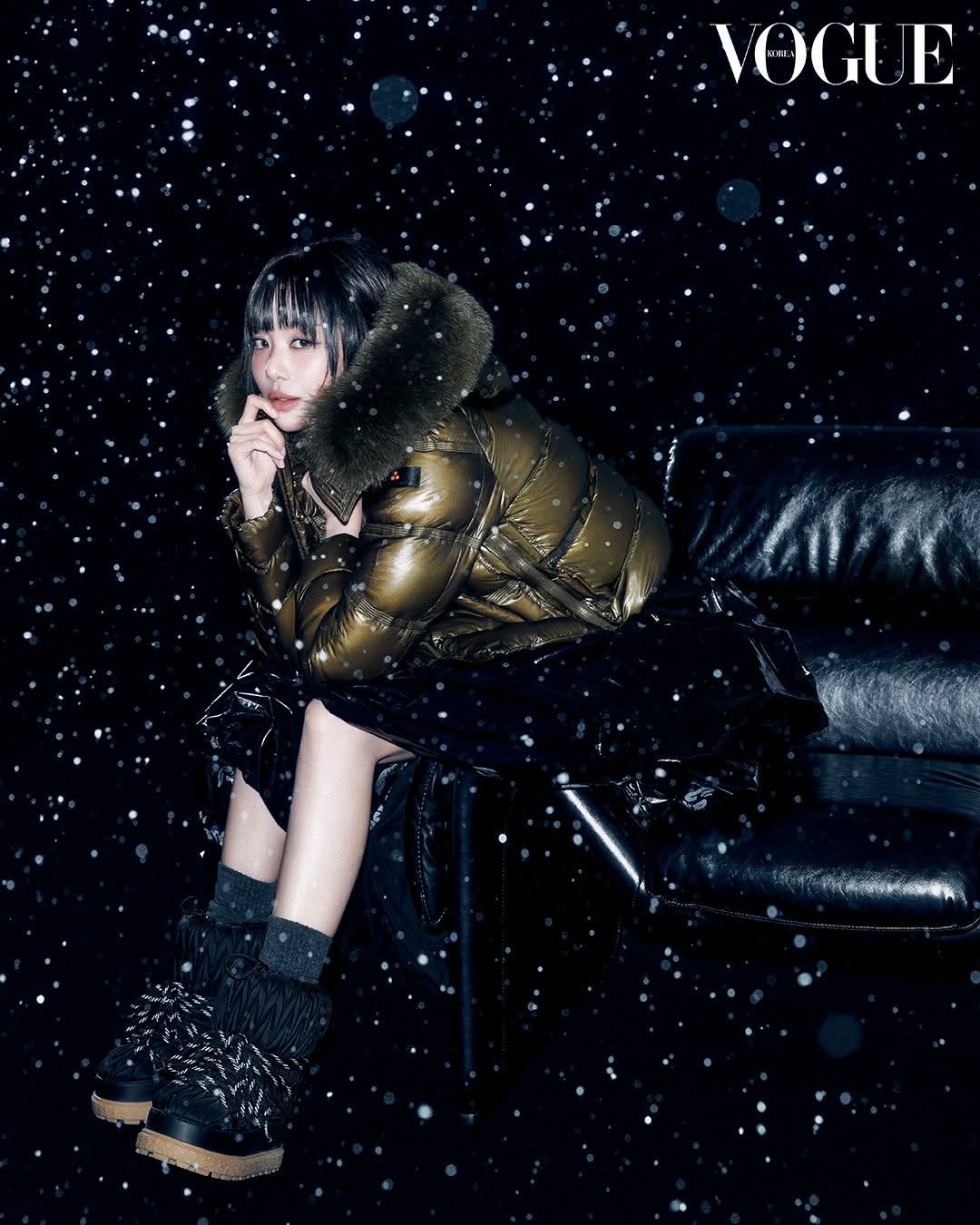 Photo by 차주영 Cha Joo Young on November 24, 2025. May be an image of goosedown coat, duffle coat, overcoat, sable coat, magazine, parka and text that says 'VOGUE GI Ε'.