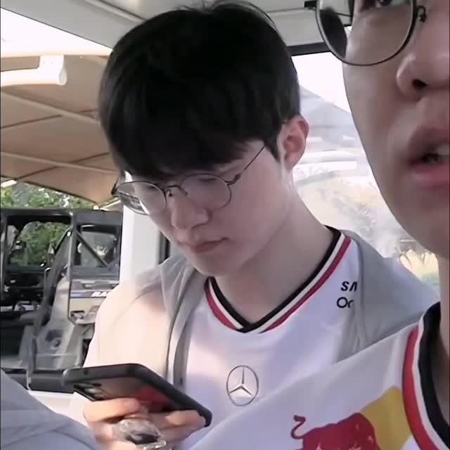 joy._.loves 게시물 이미지: 뭘 그렇게 열심히 하시나요? 체스???👀