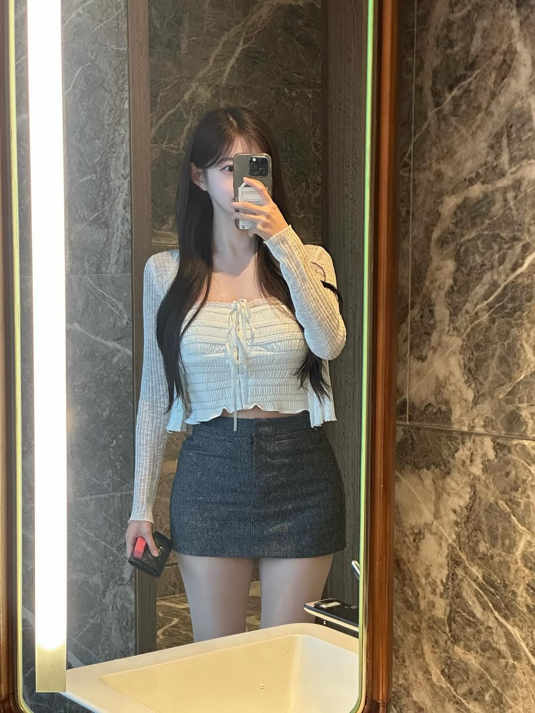Photo by 강지은 in 시그니엘 서울 the Lounge. May be a selfie of one or more people, hair, phone, mirror, miniskirt, top, skirt and text.