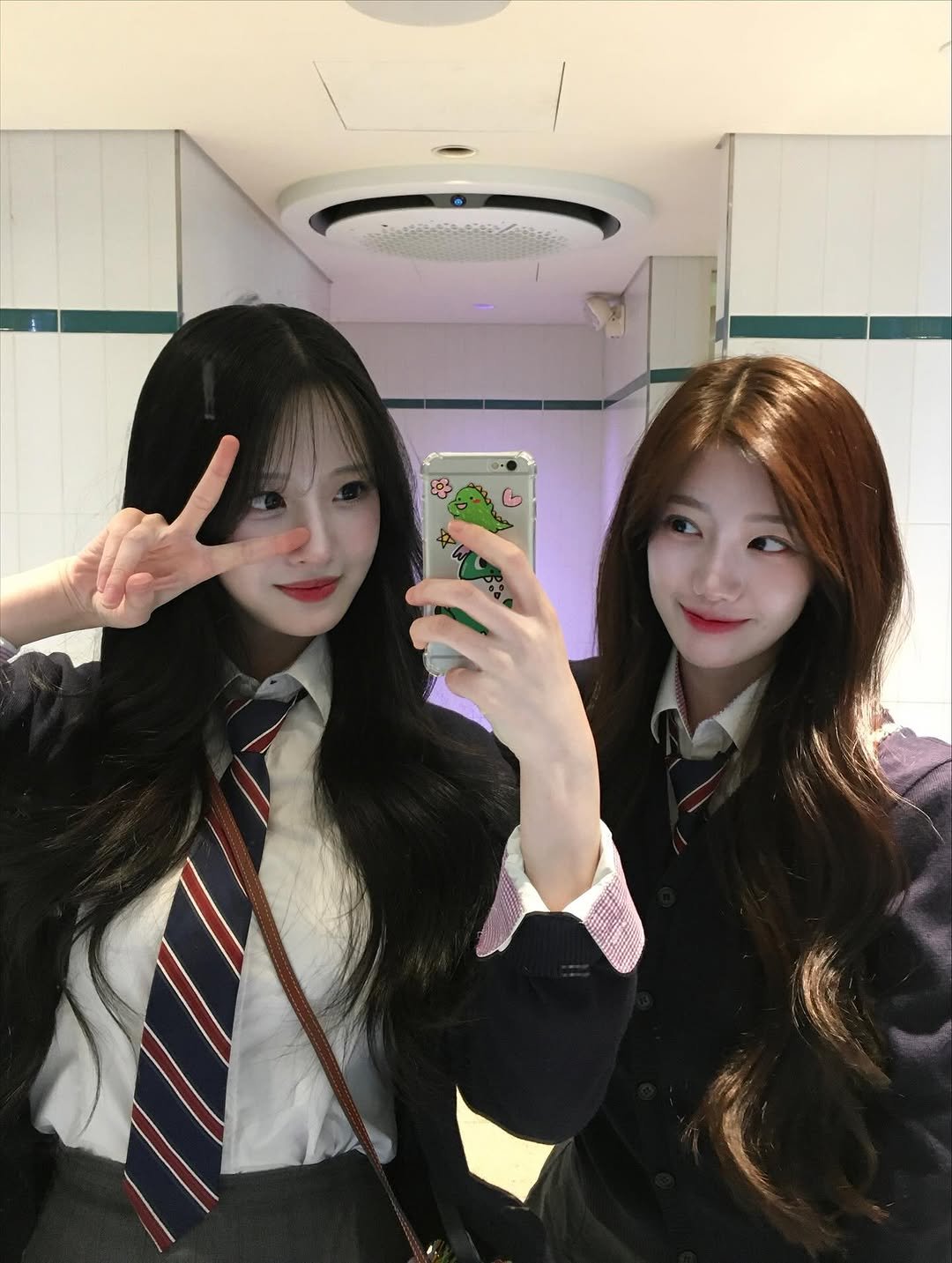 Photo shared by 설아 on November 02, 2025 tagging @joy_vyv. May be an image of one or more people, hair and text.