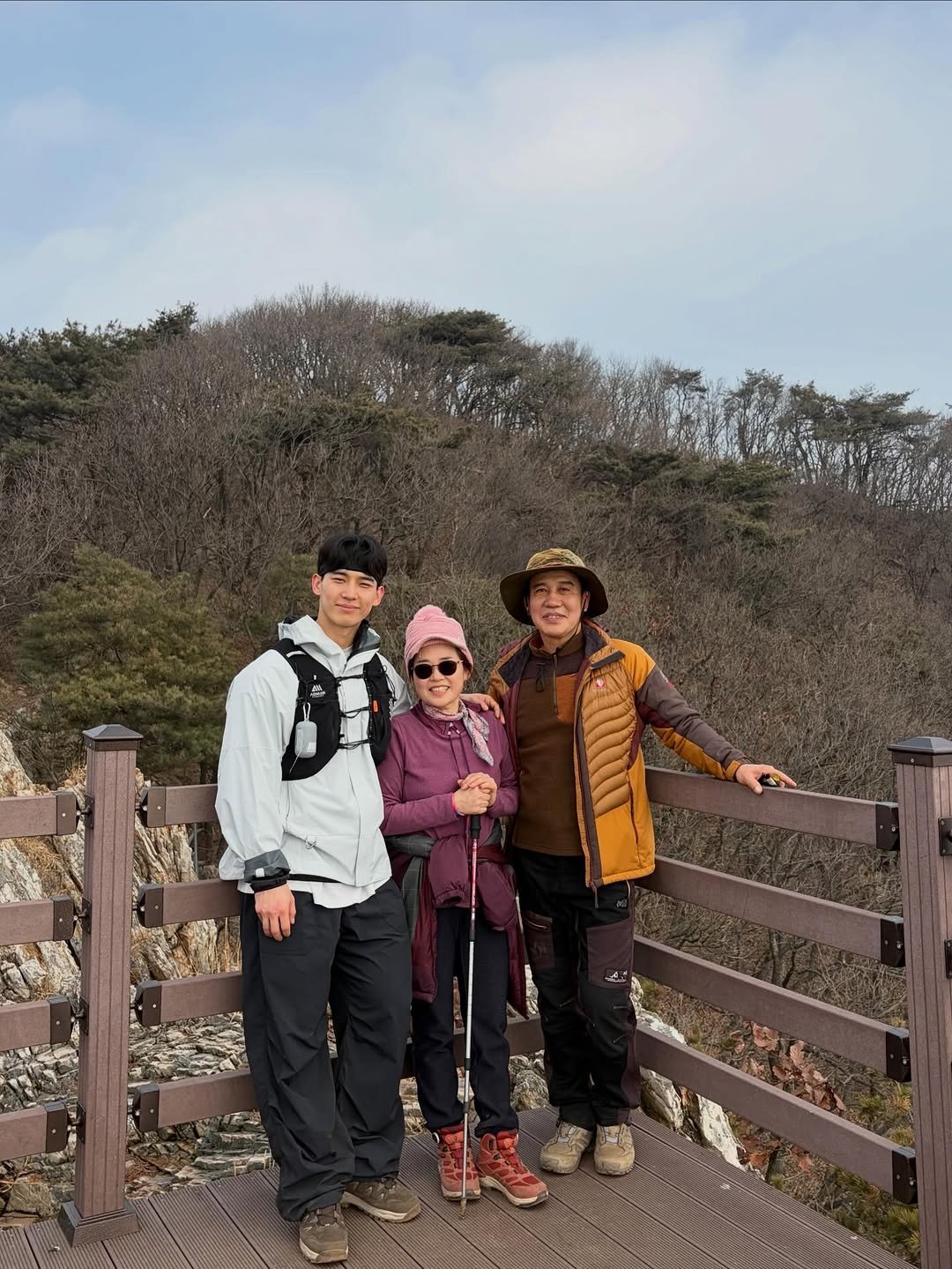 joyeonho 게시물 이미지: 새별이랑 처음으로 부모님 모시고 함께 간 등산⛰️

집에서 출발 할 때엔 분명...