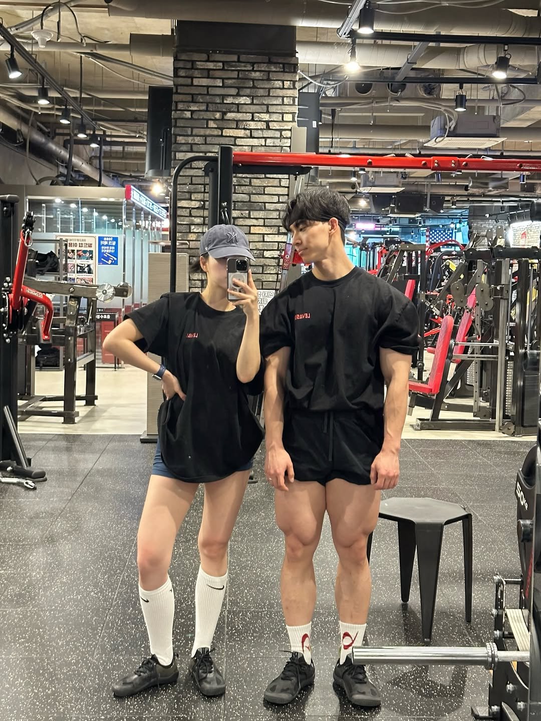 joyeonho 게시물 이미지: 자격증 끝나고 바로 오빠랑 운동해써여 어제 필테로 하체 해서 오늘 하체 하면...