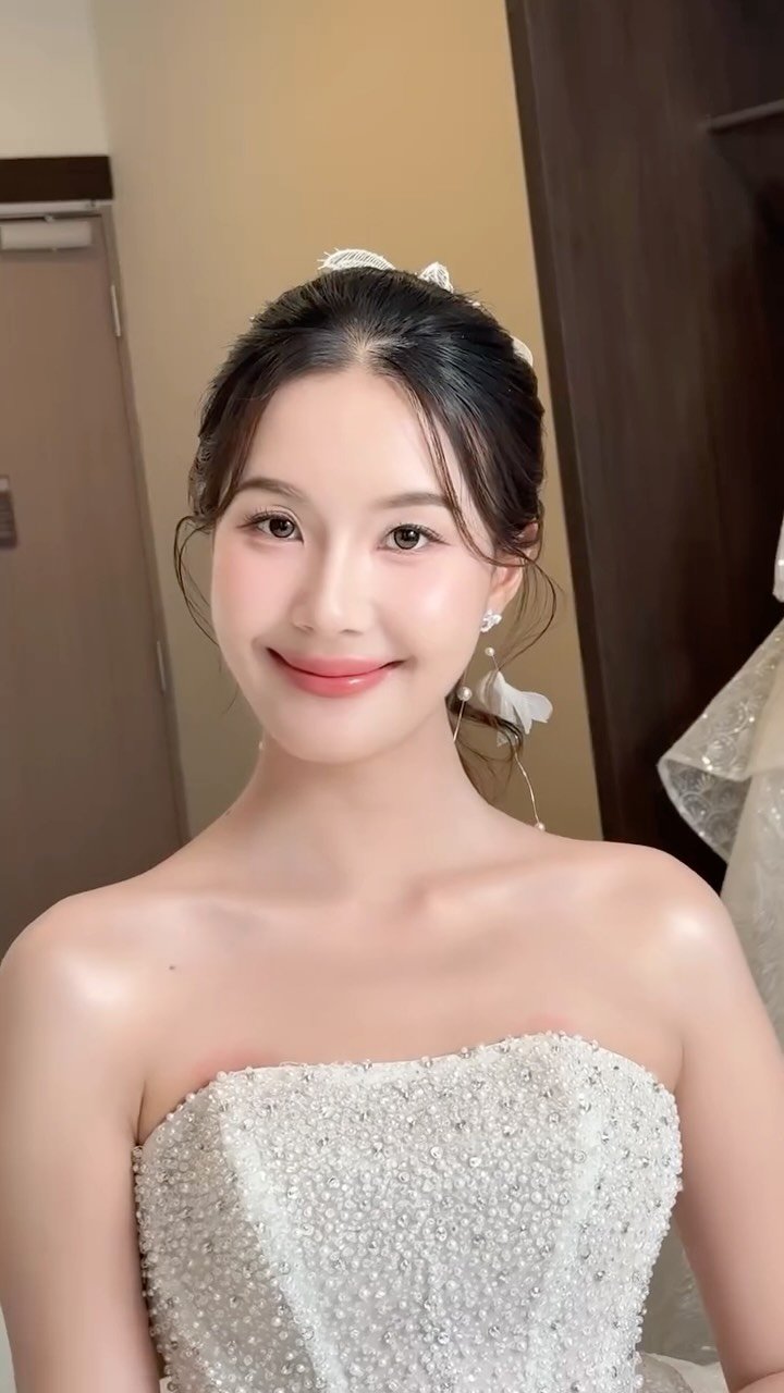 joynikah 게시물 이미지: Hairdresser by @tum_hair9 
Makeup by ...