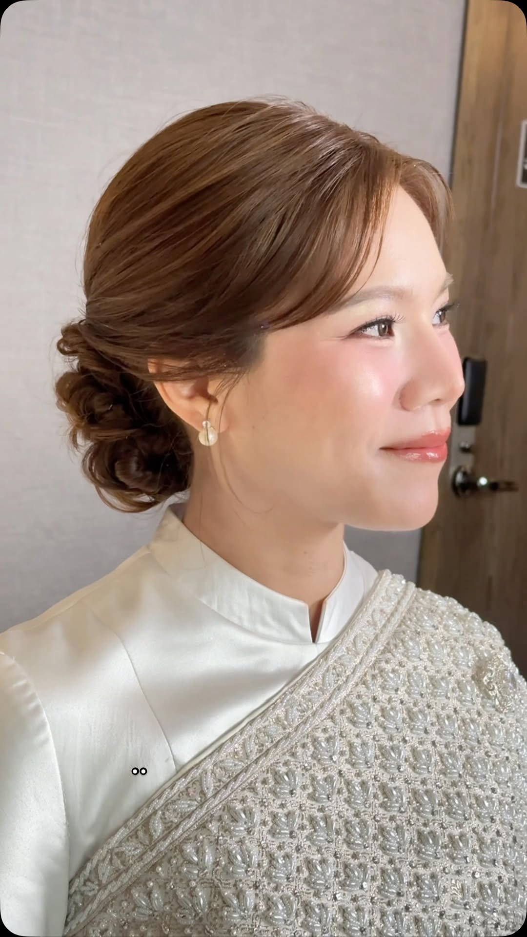 joynikah 게시물 이미지: Bride & Groom : 
Makeup  @joynikah 
Asst....