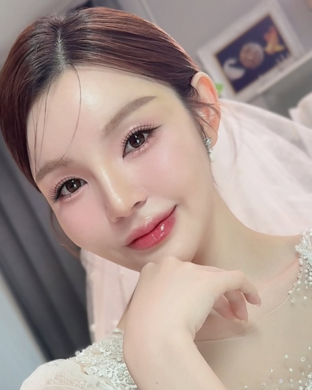 Photo by Makeup Artist - Korean & Thai  style🇰🇷🇹🇭 on March 18, 2026. May be an image of one or more people, braids, makeup, baby's-breath and text.
