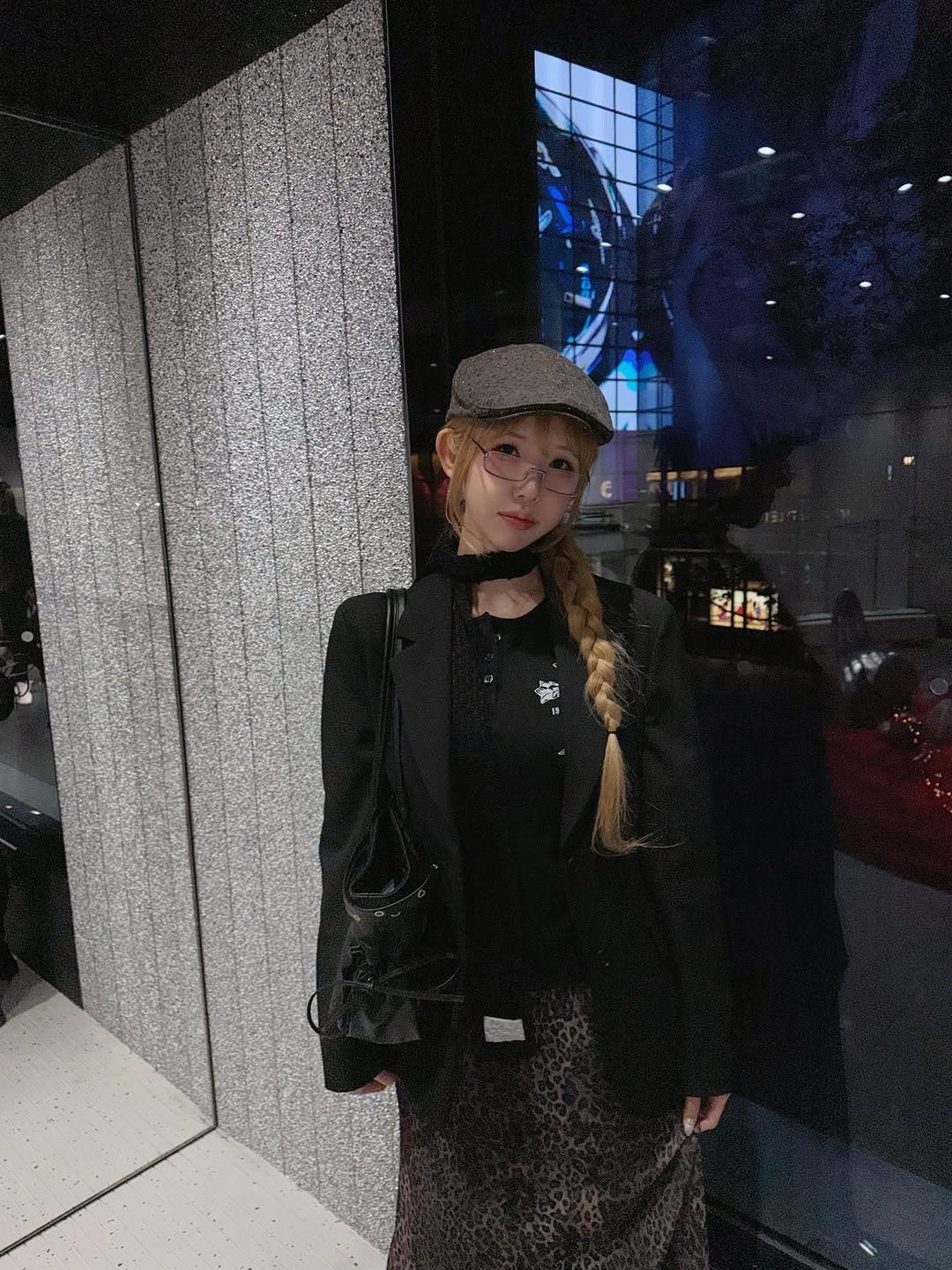 Photo by 조이서 Joyseo on January 13, 2026. May be an image of overcoat, duffle coat, hat, parka, turtleneck, beret and text.