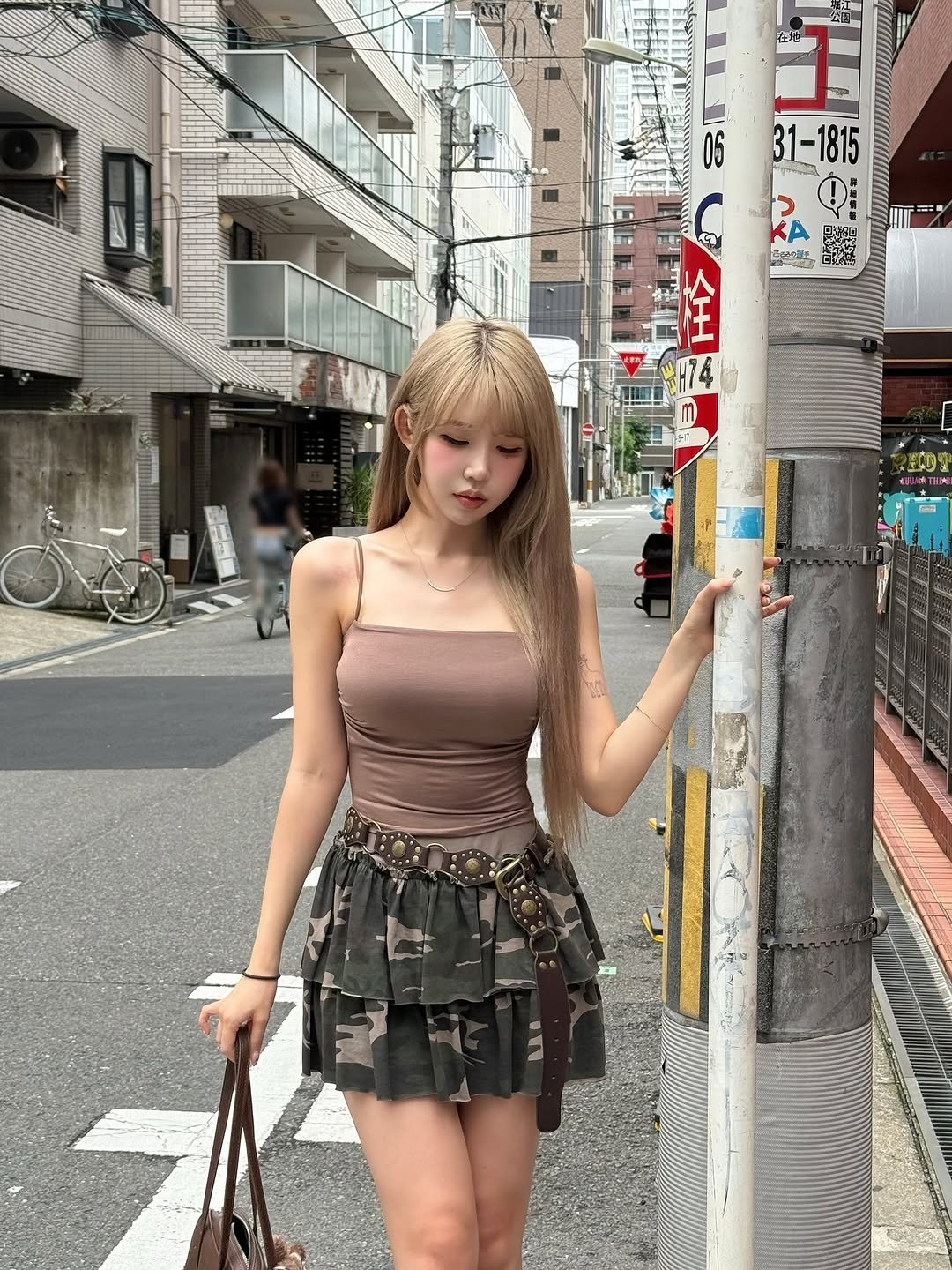 Photo shared by 조이서 Joyseo on June 26, 2025 tagging @charmer_kr. May be an image of 1 person, skirt, miniskirt, shorts, street and text.
