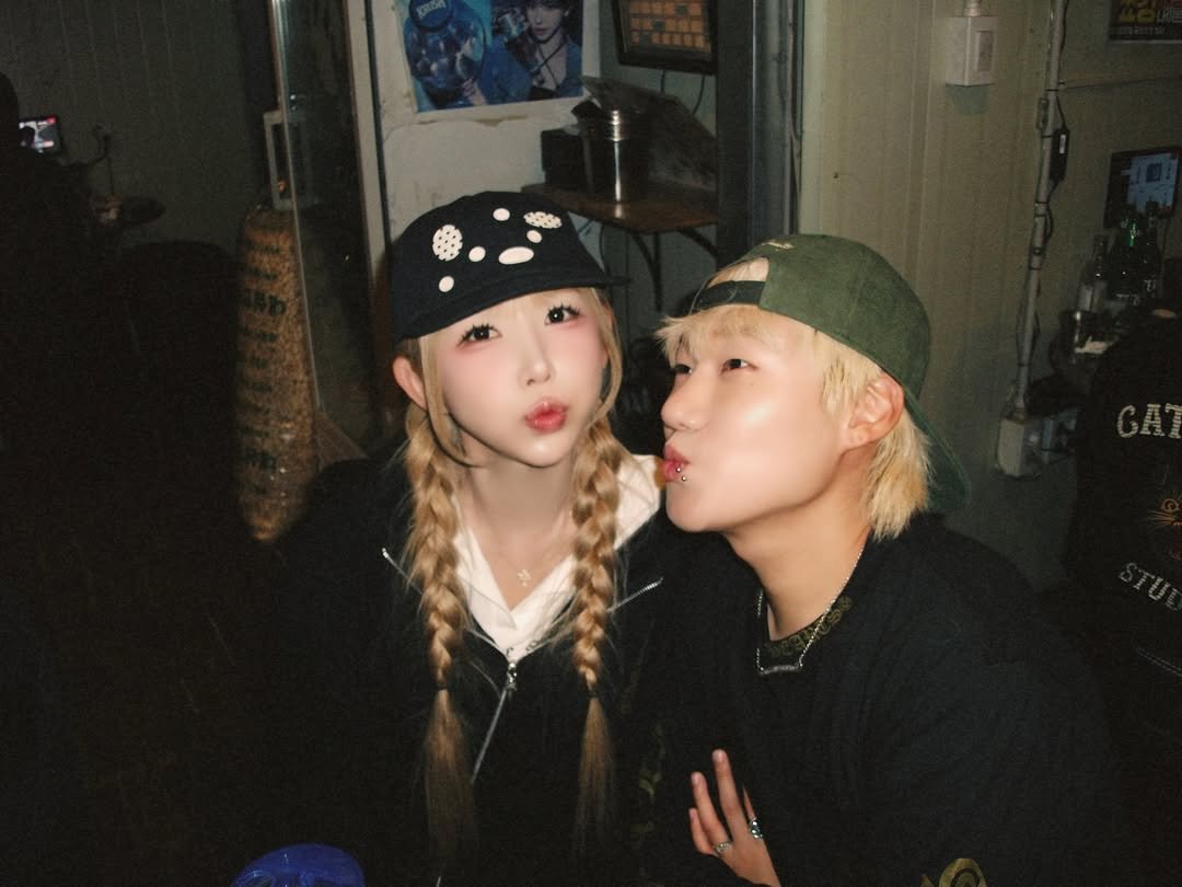 Photo by 조이서 Joyseo on April 01, 2026. May be an image of one or more people, braids, blonde hair, hat, top and text.