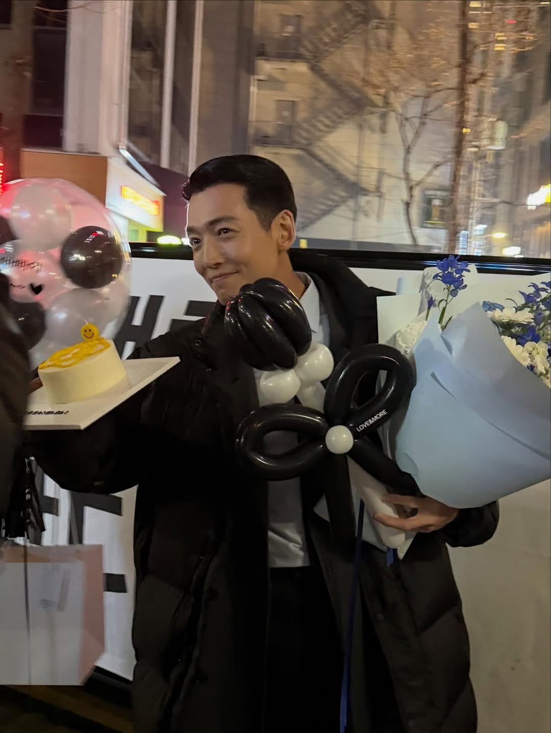 Photo by 정경호 / 정스타 on January 11, 2026. May be an image of overcoat and balloon.