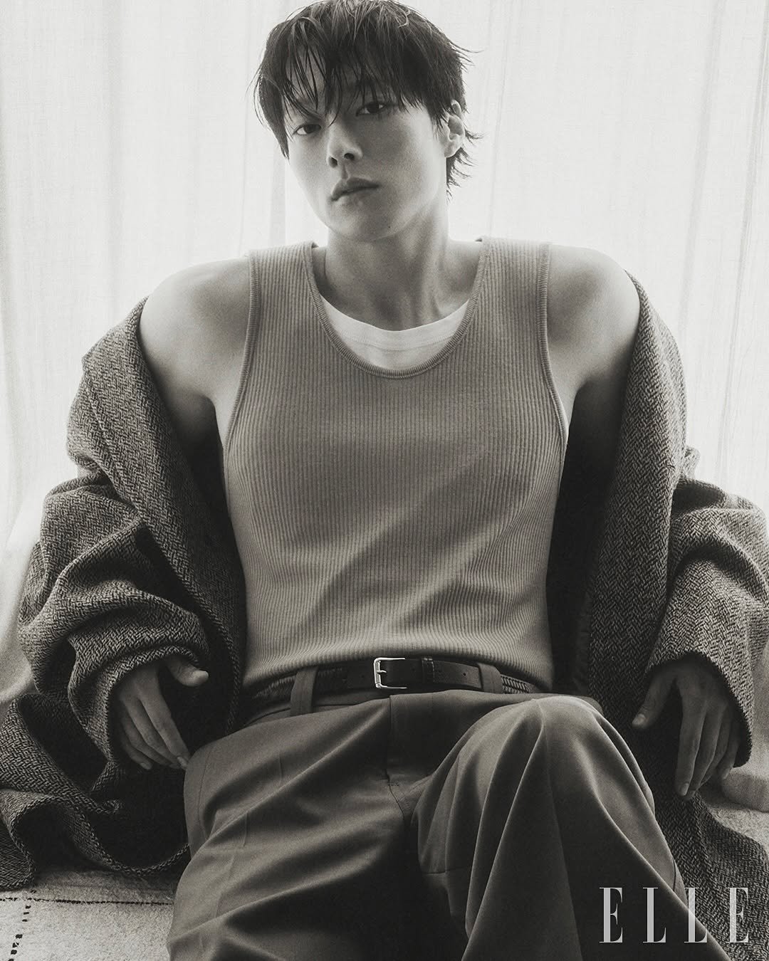 Photo by 장기용 on October 28, 2025. May be an image of one or more people, bangs, makeup, magazine, top, bolo tie and text that says 'ELLE'.