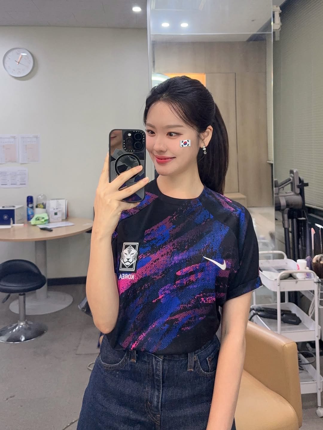 judy_oon 게시물 이미지: 길거리 응원하다 바로 생방송 하러 간 컨셉 ... 🇰🇷

#월드컵 #대한민국...