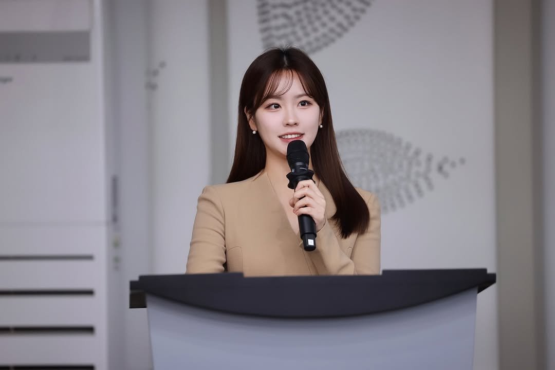 Photo shared by 이주윤 아나운서 on November 11, 2024 tagging @onmic_official.