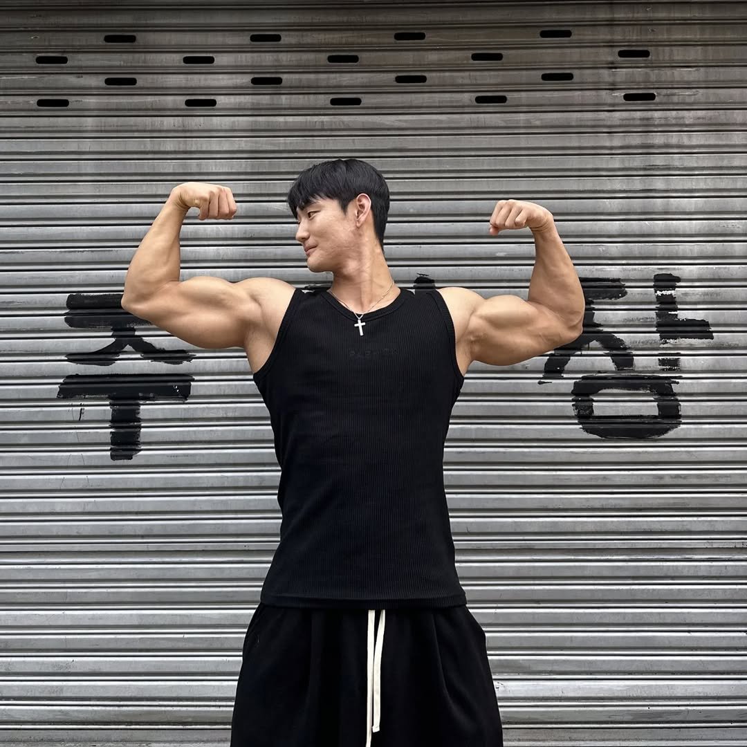 Photo shared by 이주원 on August 08, 2025 tagging @parkck_official. May be an image of 1 person, biceps, body building, activewear, sportswear, sweatpants and text.