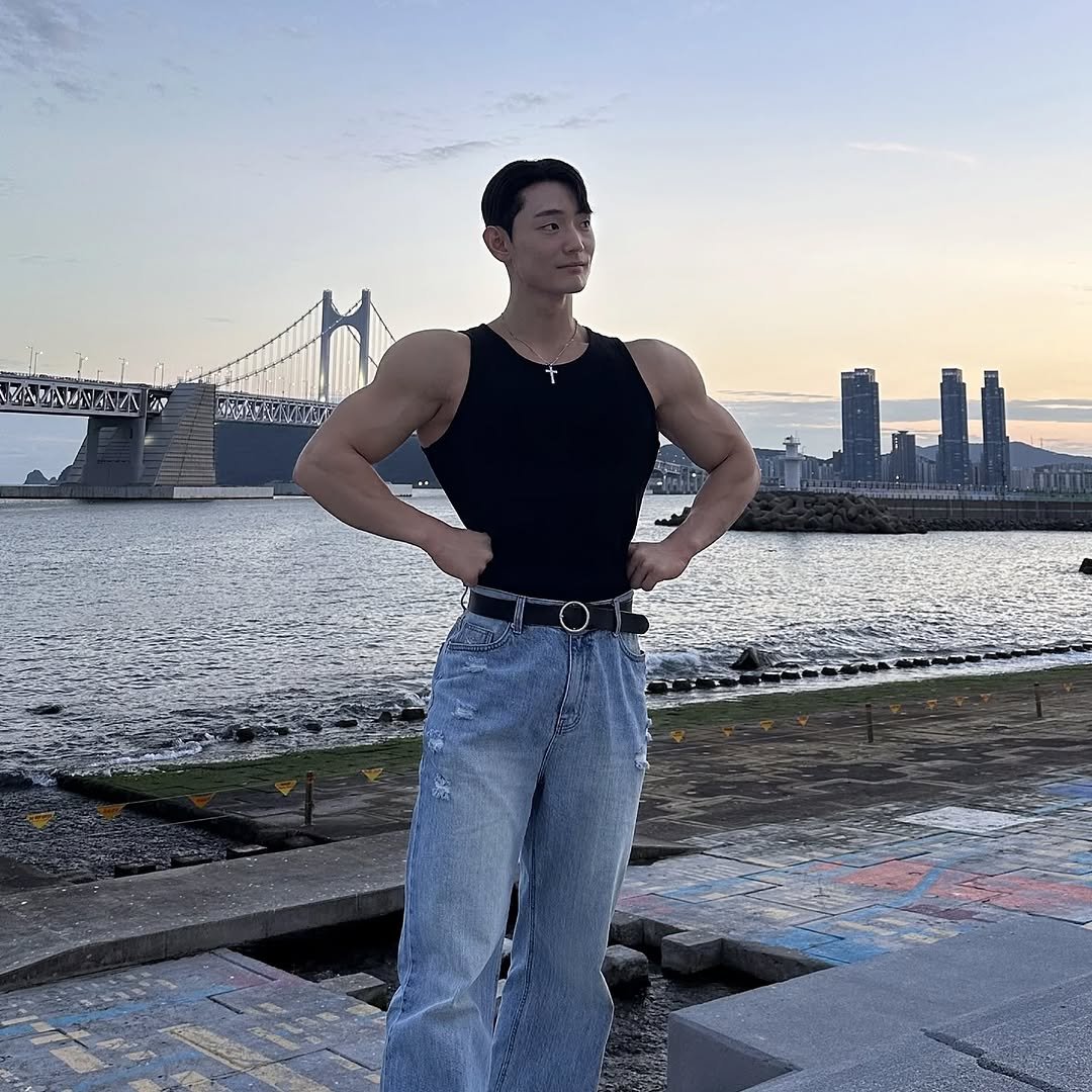 Photo by 이주원 on September 27, 2025. May be an image of 1 person, standing and text.