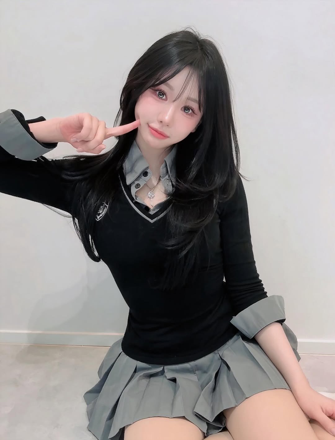 Photo shared by Judy 쭈디 on March 05, 2026 tagging @aimable_sua, and @aimable_hwi. May be an image of one or more people, hair, dress, costume, miniskirt and text.