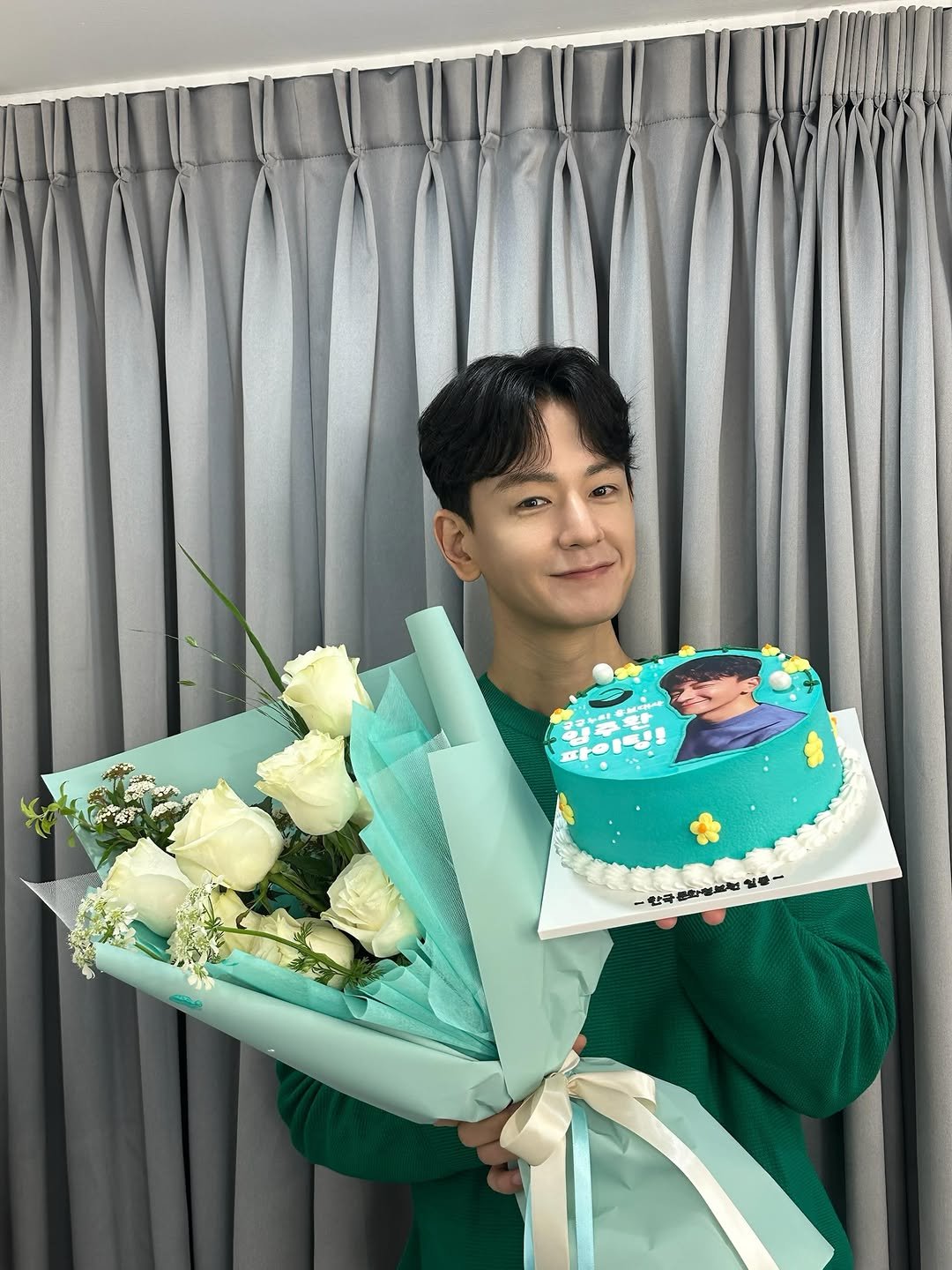 juhwan__lim 게시물 이미지: 공공저작물 자유이용허락.
꽃 과 케이크 감사합니다😁
