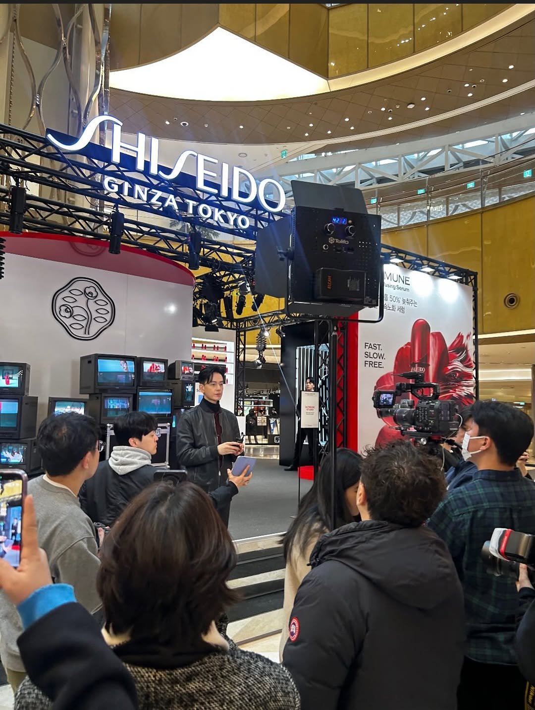Photo shared by 임주환. Lim Juhwan. on March 02, 2026 tagging @shiseido. May be an image of one or more people, speaker, crowd and text.