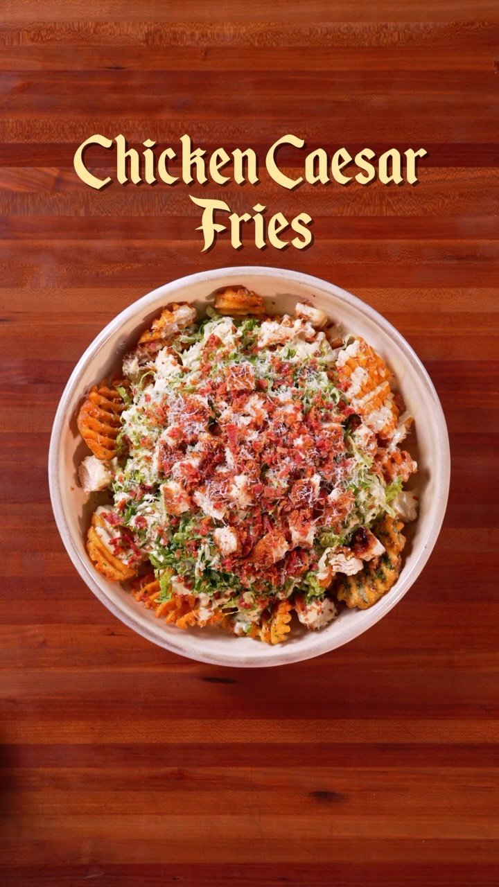 jujumaoeats 게시물 이미지: Chicken Caesar Fries 🍟🥗

For our couch night,...