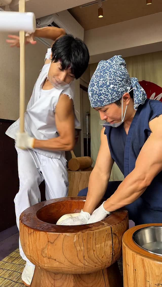 jukananan727 게시물 이미지: Mochi mochi pounding🍡

📍Kyoto MOCHI MOCHI...