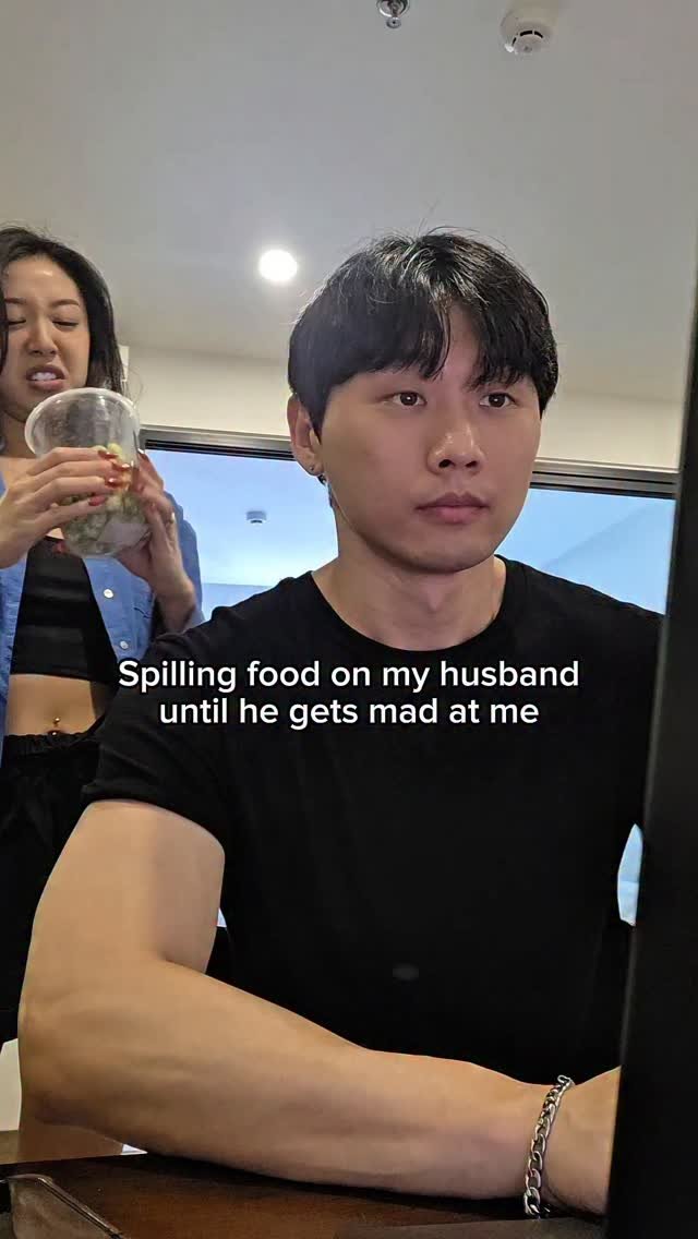 julesxandy 게시물 이미지: He didn't get mad 🥹

He's pretty patient,...