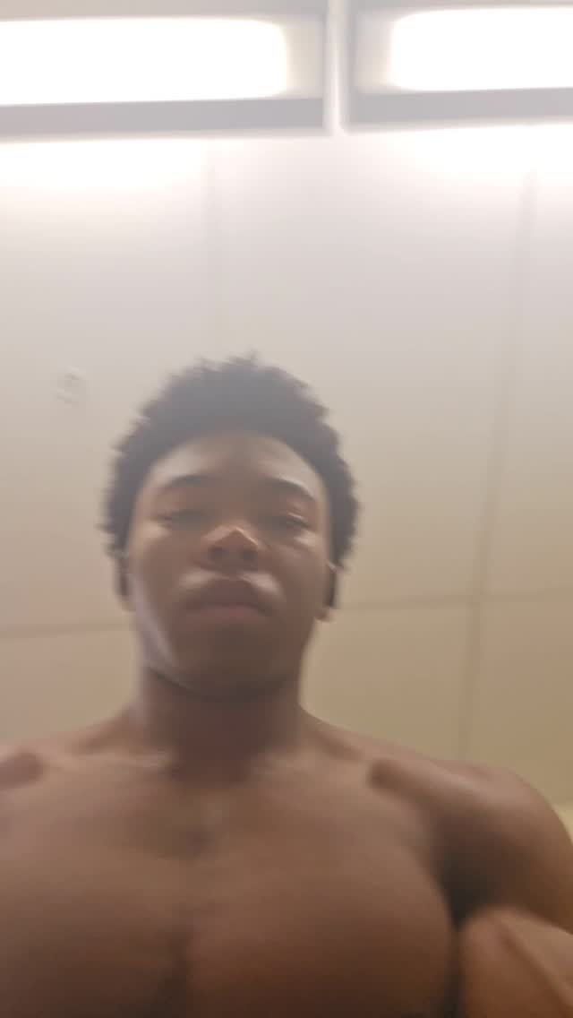 julianxf1tness 게시물 이미지: #fitness #gym #freshman #18