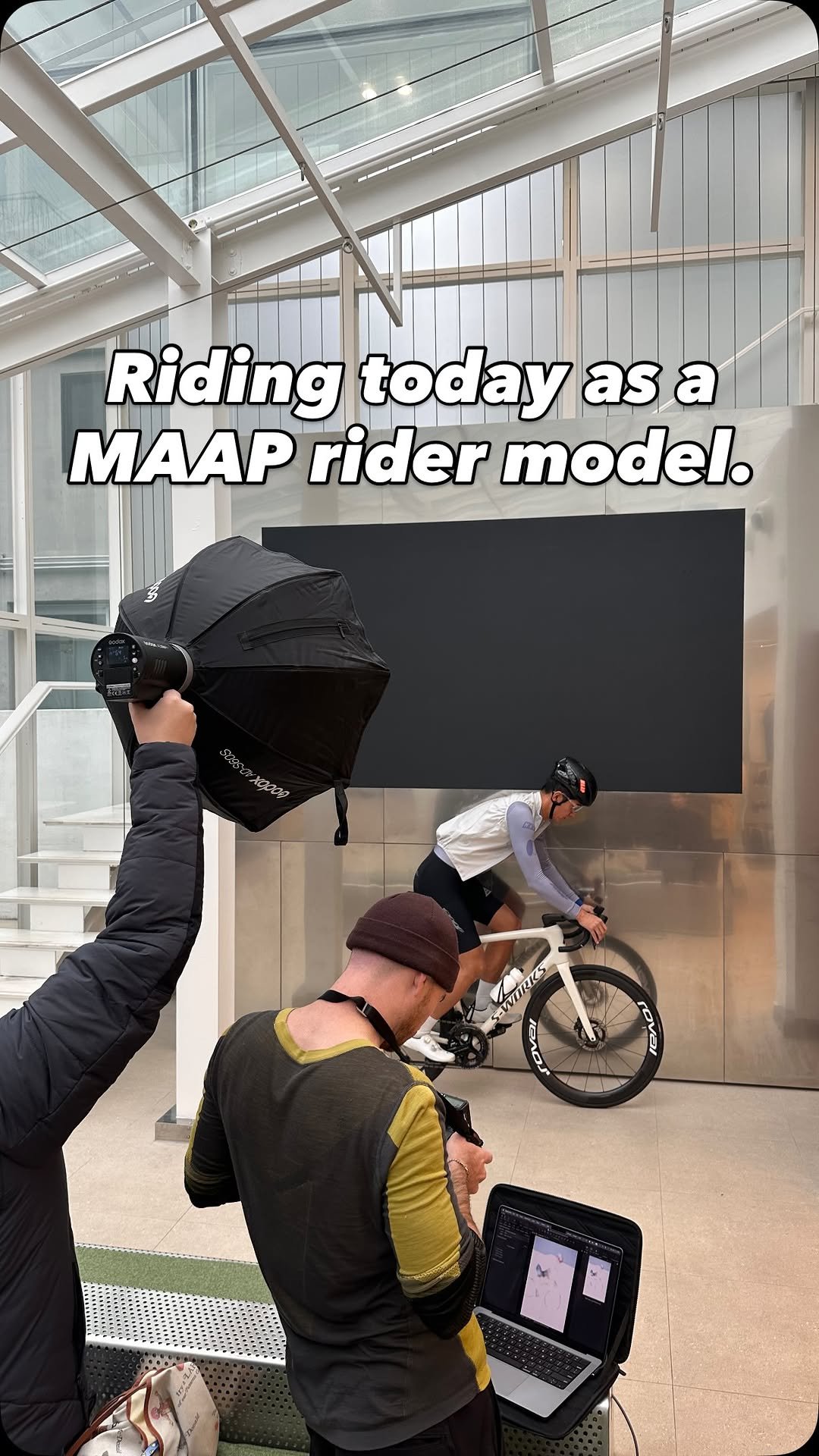 jun.hyeok__s 게시물 이미지: 9시간의 라이딩 촬영🎥
도쿄에서 활동하고 있는 포토그래퍼...