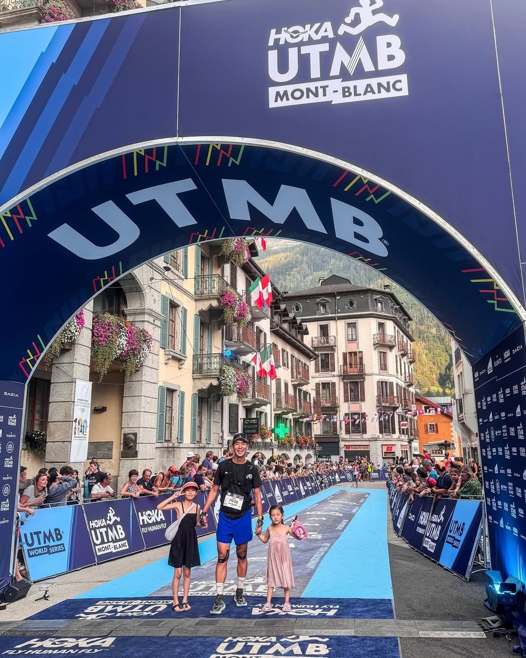 Photo shared by Junhyeok__s on August 29, 2024 tagging @garmin_korea, @a.running.club, @neonoptic_kr, and @hoka_kr.