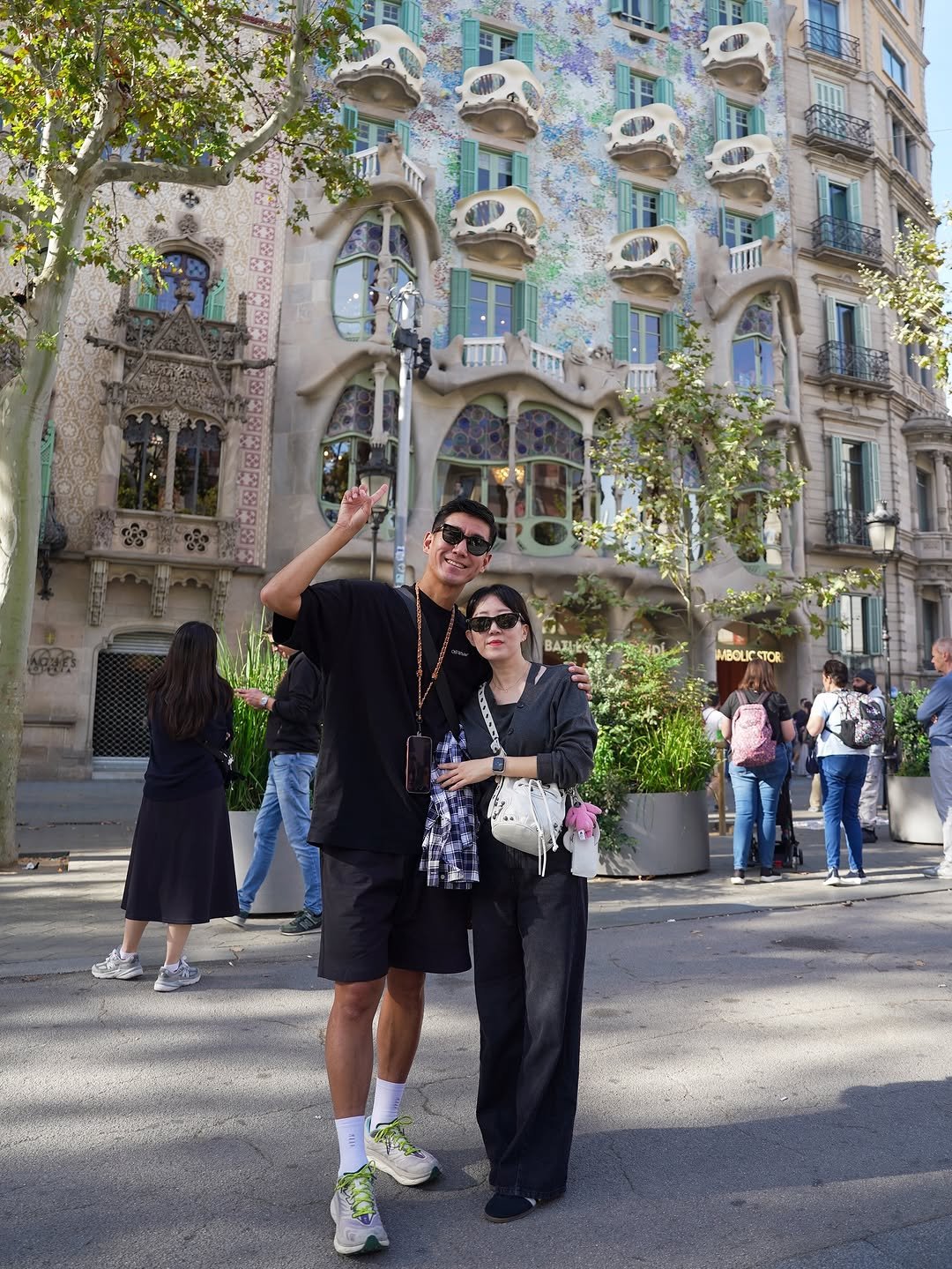 Photo by Junhyeok__s on November 02, 2025. May be an image of La Sagrada Familia and text.