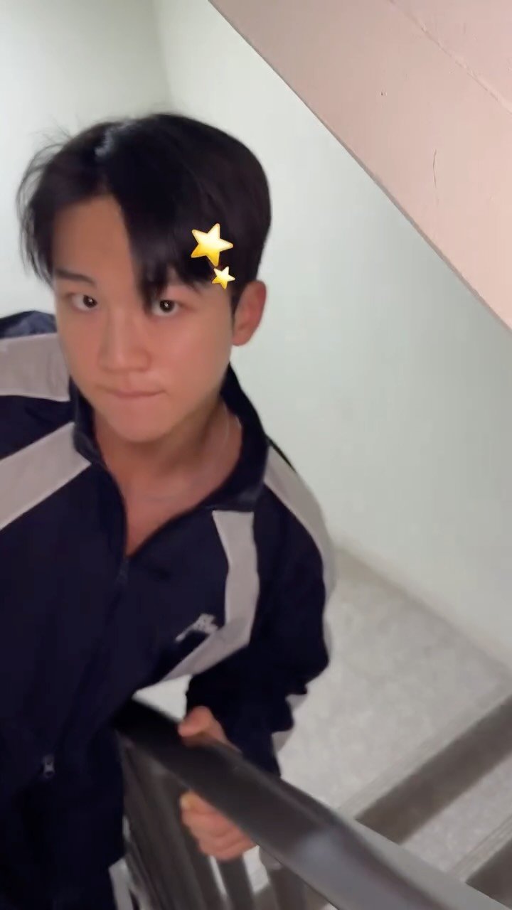 jun_o_o7 게시물 이미지: 네가 계단으로 다녔으면 한번쯤 만났을텐데
