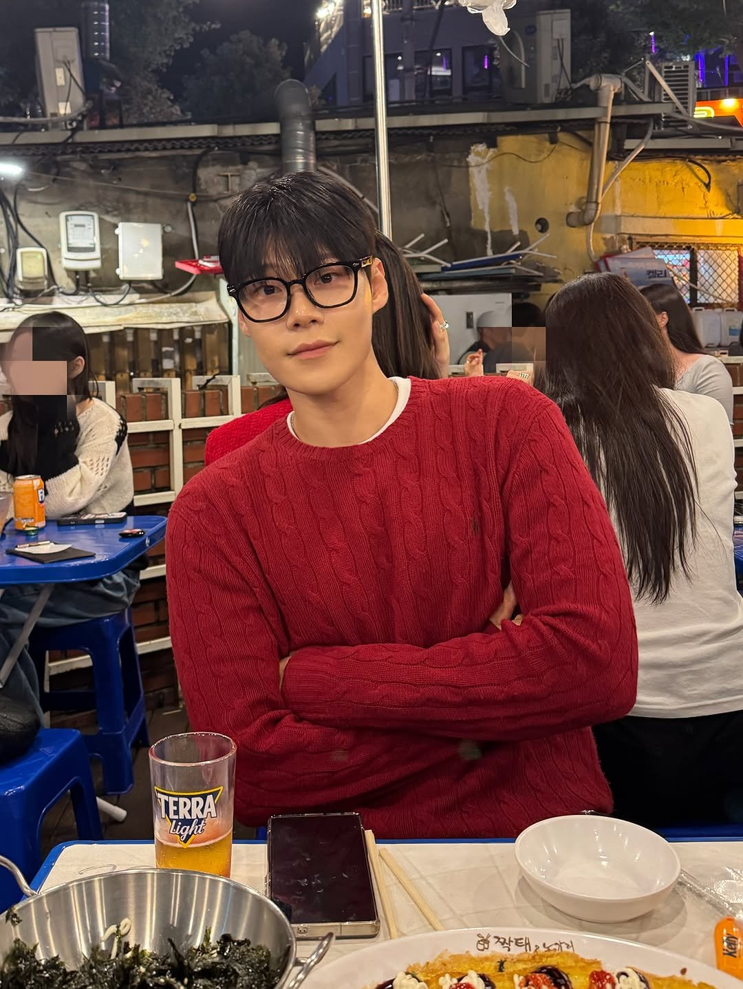 Photo by 박둘리 on September 23, 2025. May be an image of 3 people and text.