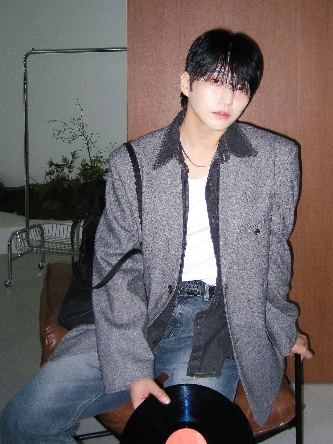 Photo by 준브로 JUNBRO / ᴊᴜɴᴏ on August 20, 2025. May be an image of 1 person, bangs, bolo tie, blazer and text.