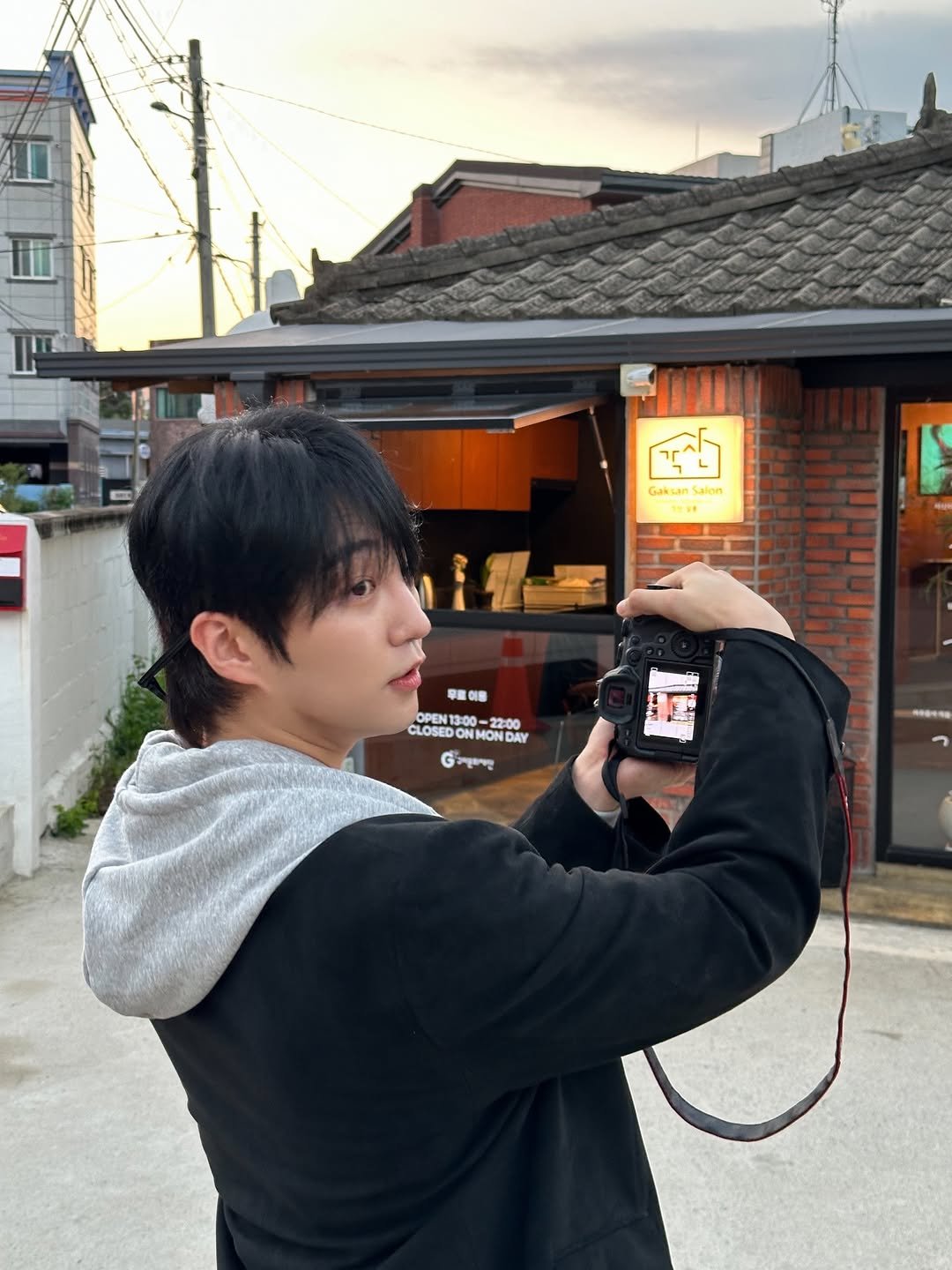 Photo by 준브로 JUNBRO / ᴊᴜɴᴏ on September 11, 2025. May be an image of 1 person, telescope, camera and text.