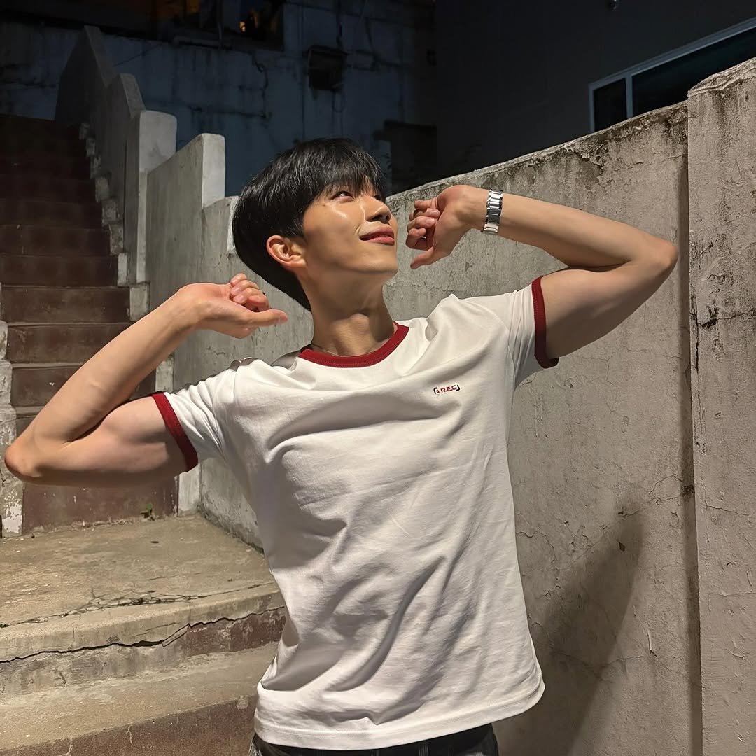 juneasy__ 게시물 이미지: @recordinghouse.official 에 새로 출시된 머슬핏 링거티 😎
너무...
