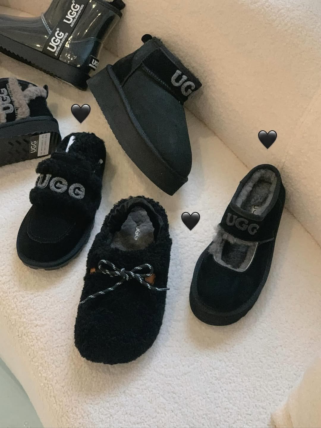 Photo by 정성아 on November 11, 2025. May be an image of espadrilles, sandals, baby shoes, fur and text.