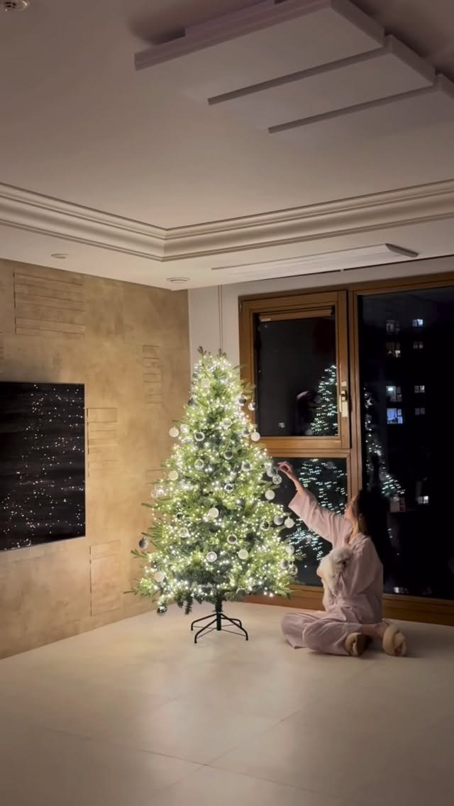 jungsungaa 게시물 이미지: 트리 하나로 넘 따뜻해진 우리집 🎄..♥️

엄마가 넘 좋아하셔서 뿌듯해요 
캐롤...