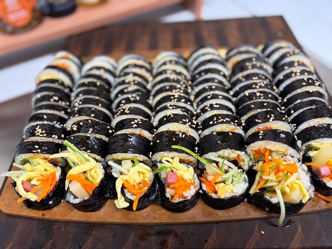 Photo by 정원테이블 on August 09, 2025. May be an image of sushi, seaweed and text.