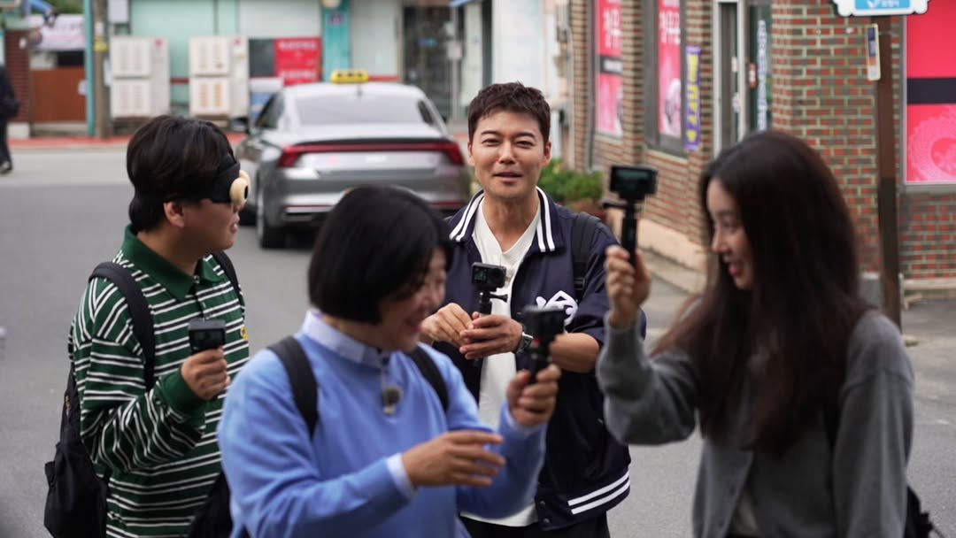 Photo shared by 전현무 on October 30, 2025 tagging @yoanaloves, @jbkwak, and @leejungeun69.