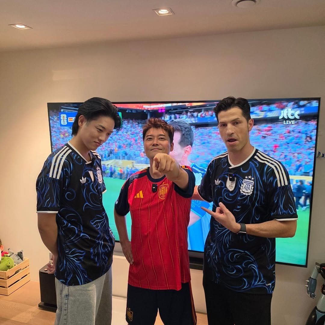 junhyunmoo 게시물 이미지: 전현무당을 숭배하라!♡
진즉에 스페인 우승을 예측했으리니 🇪🇸 

#톡파원25시