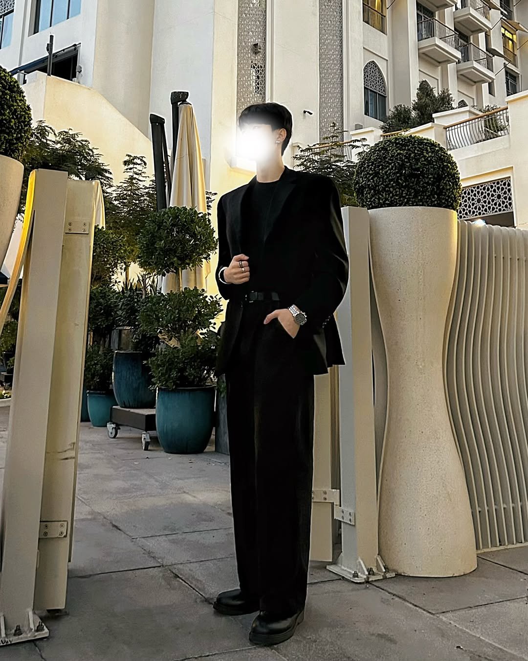 Photo by 준지 on February 28, 2026. May be an image of standing, overcoat, suit, dinner jacket and text.