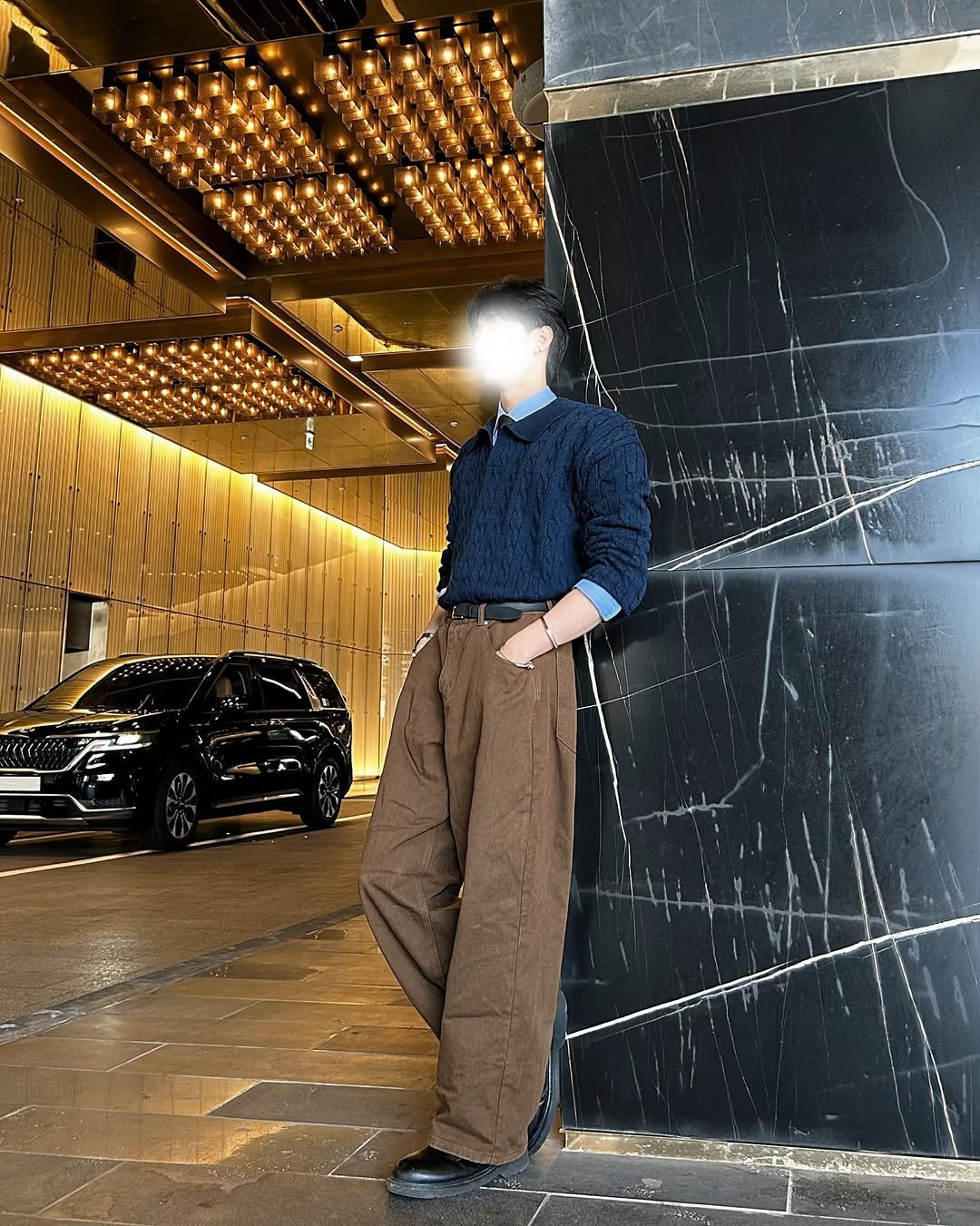 Photo by 준지 on April 05, 2026. May be an image of overcoat and text.