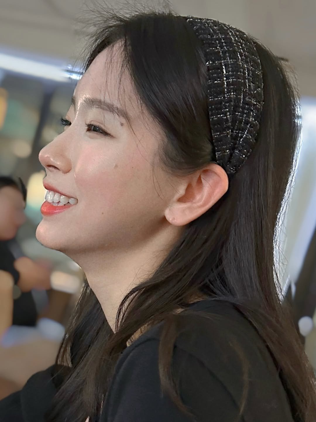 Photo by 최호랑 on February 21, 2026. May be a closeup of one or more people, braids, makeup, people smiling, headband and text.