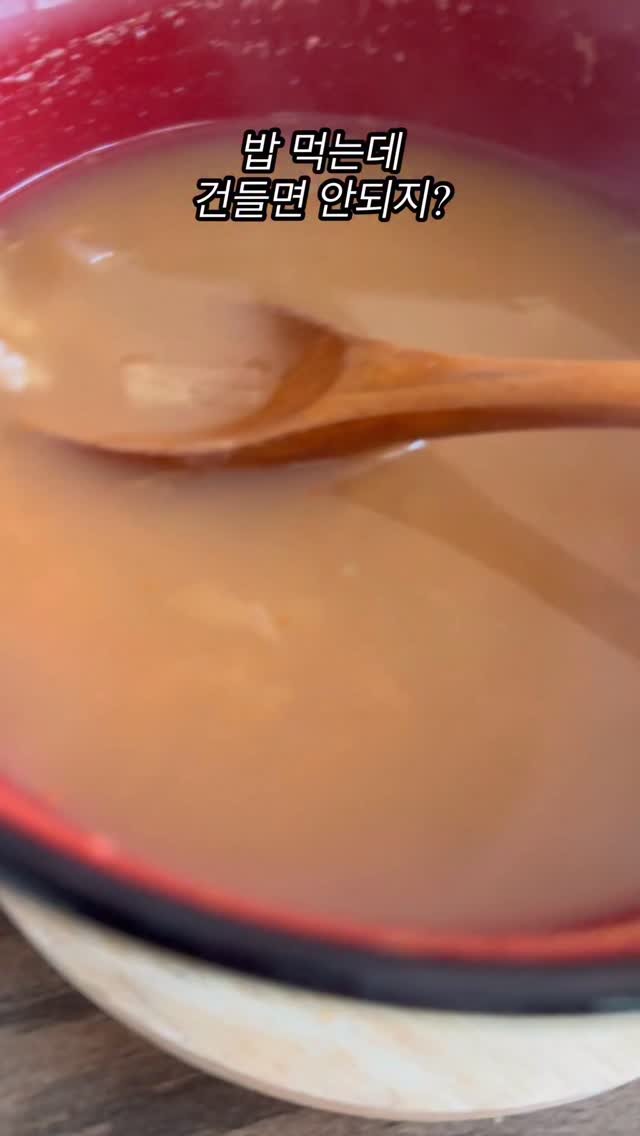 just_yi_yo 게시물 이미지: 밥 먹고 해라
.
.
.
.
.
.
#고양이 #cat #릴스 #고양이일상 #냥스타그램