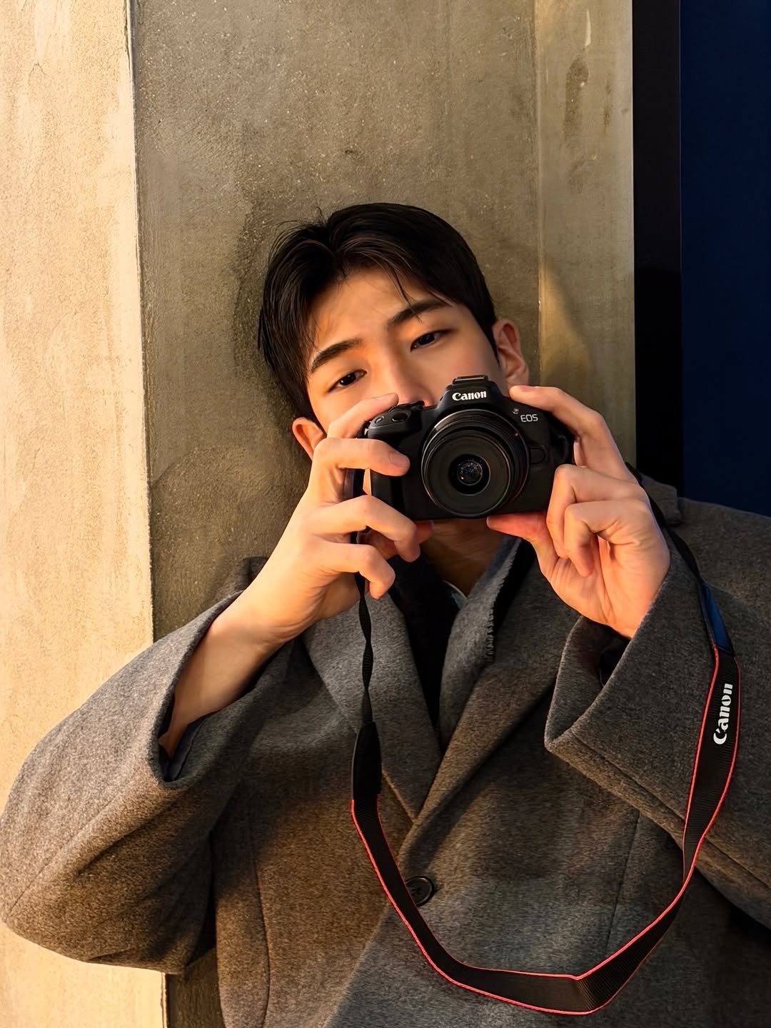 Photo by 이준한 on January 21, 2026. May be an image of phone, camera and text.