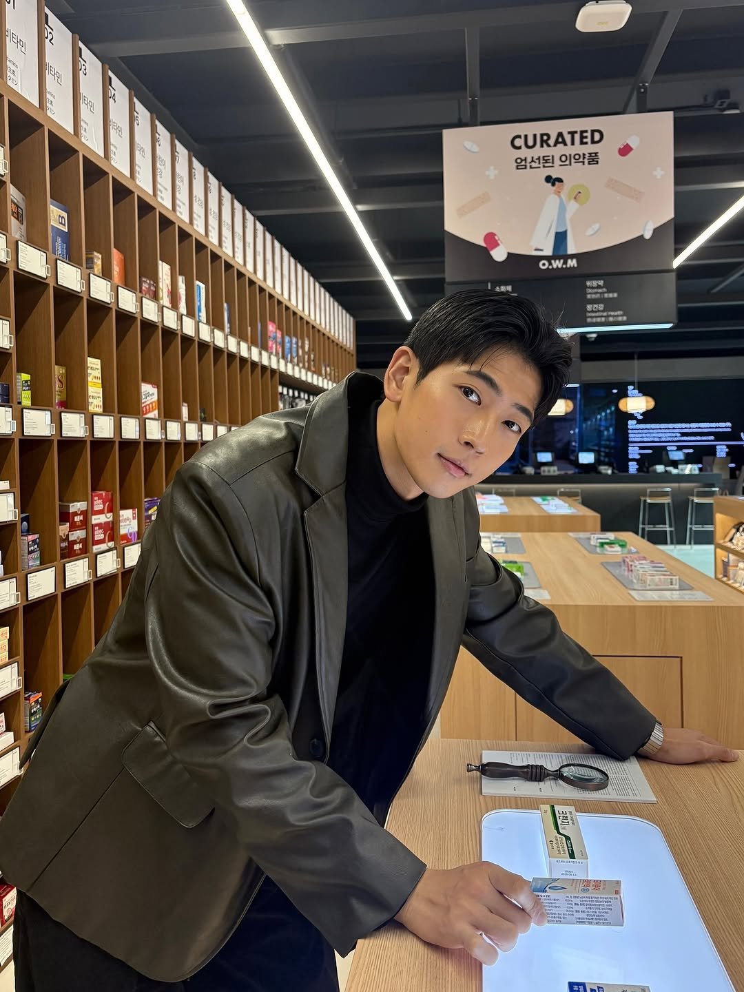 Photo shared by 이준한 on November 05, 2025 tagging @owm.pharm.official. May be an image of phone, magazine and text.