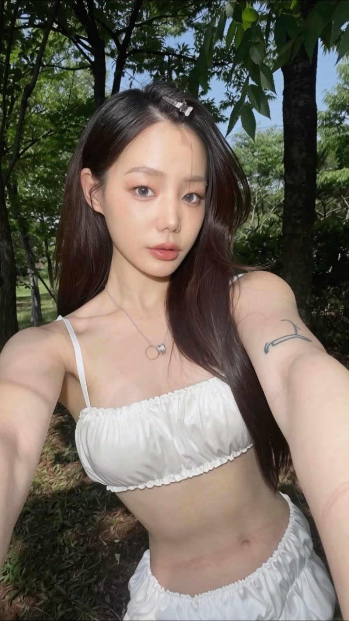 juuu__fit 게시물 이미지: ⠀⠀ 
필름 카메라 구하기가 하늘에 별따기라
카메라 필터로 만들어 ~~...