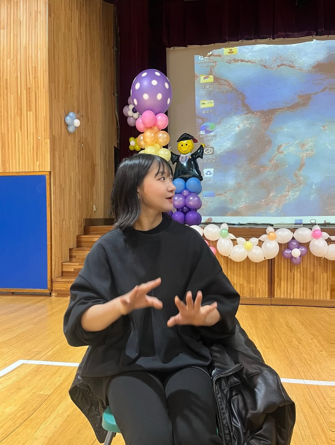 Photo by 채주연 | 수어통역사 on February 18, 2026. May be an image of costume, balloon and text.