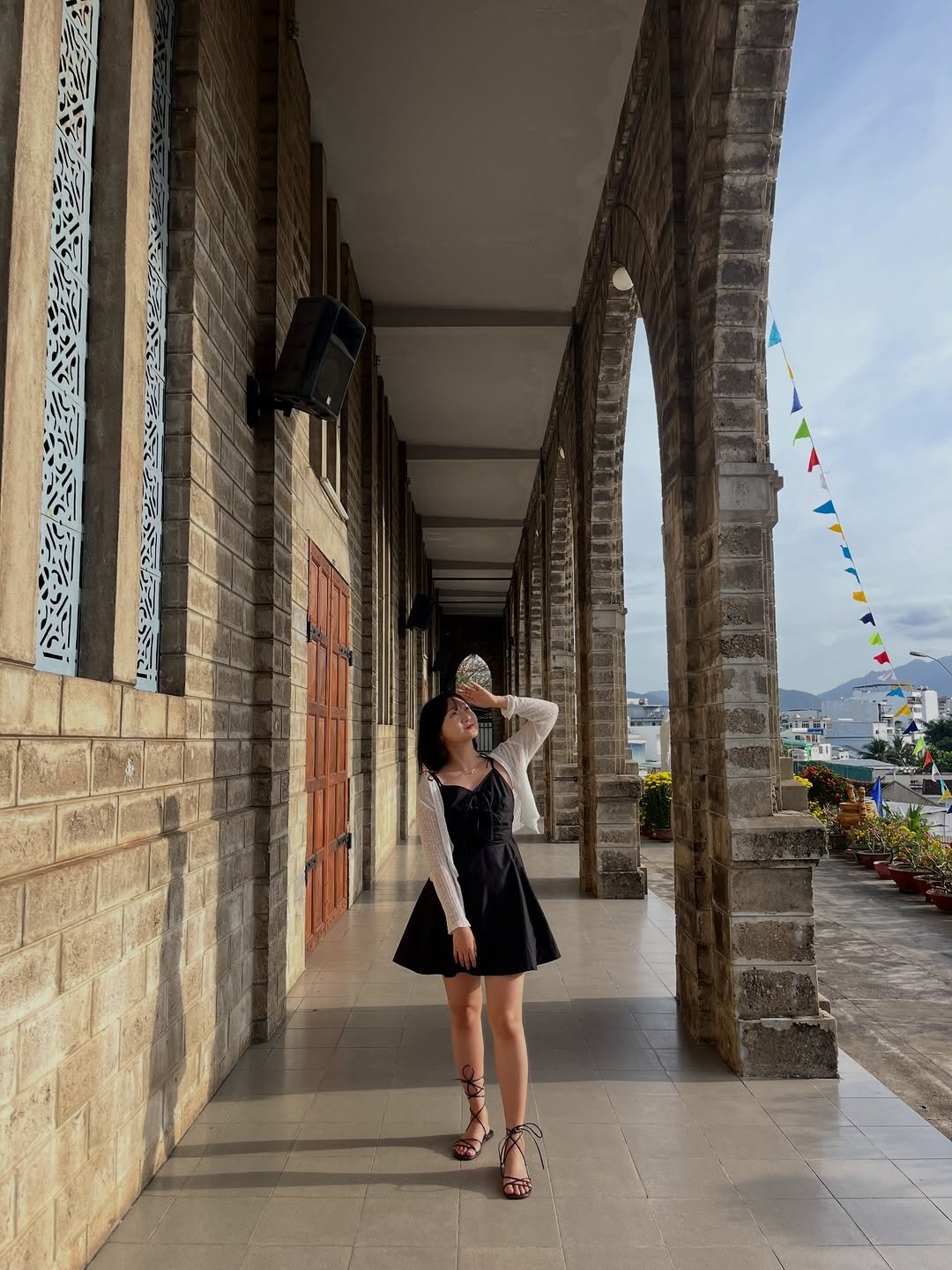 Photo by 채주연 | 수어통역사 on February 16, 2026. May be an image of dress, the Aqueduct of Segovia, hallway and text.