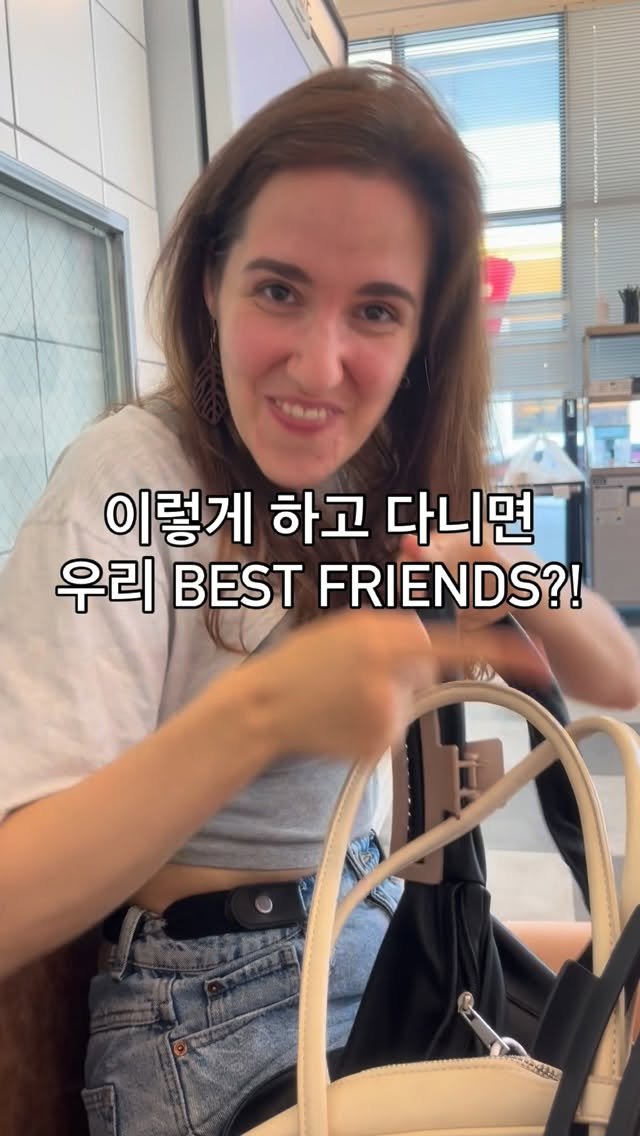 juyeon332 게시물 이미지: 이렇게 하고 다니면 우리 best friends?!

#deaf #농인 #수어...
