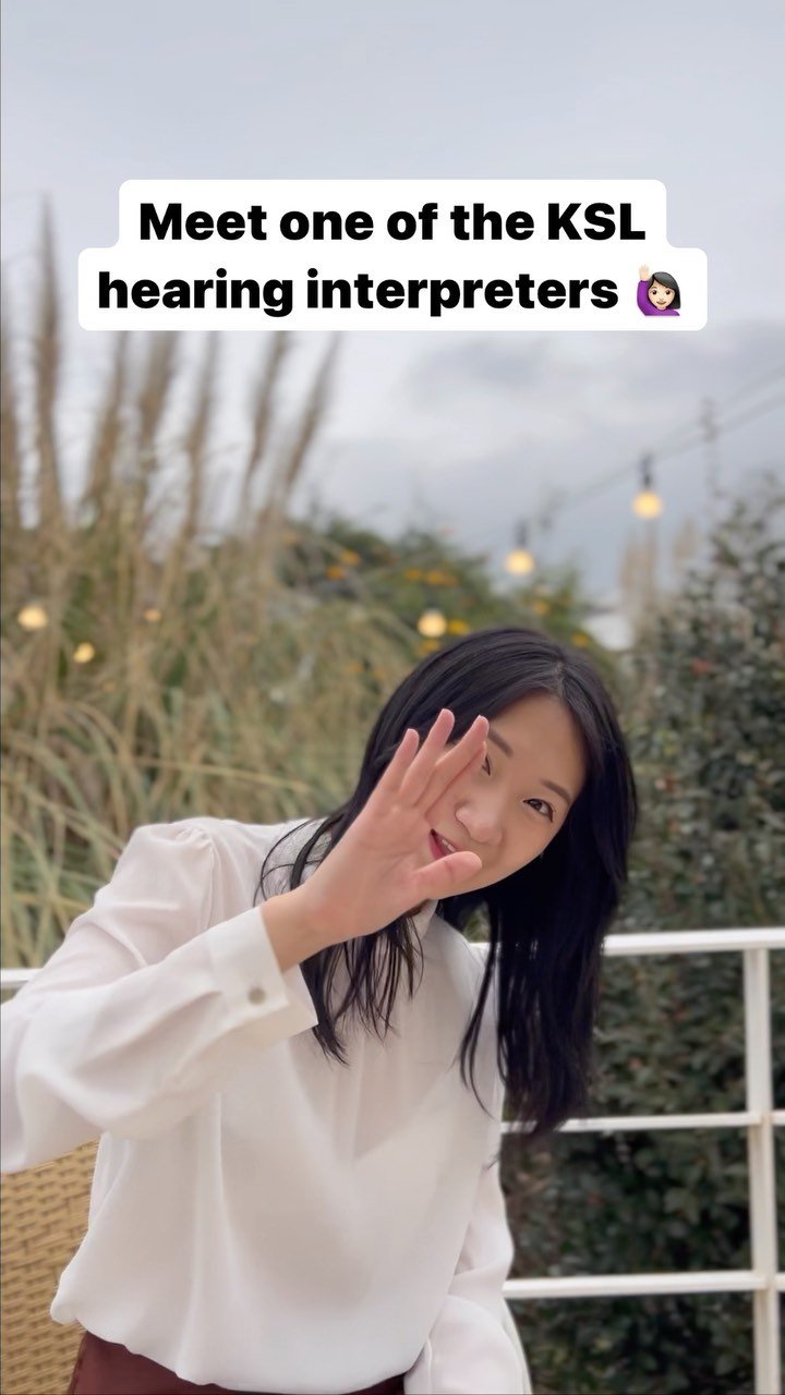 juyeon332 게시물 이미지: That's what one of KSL interpreters look like...